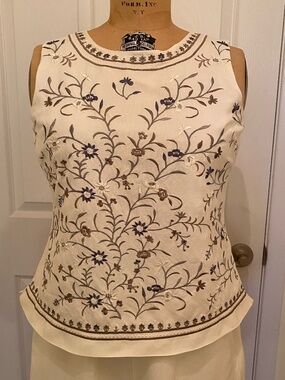 White pants suit, size 12